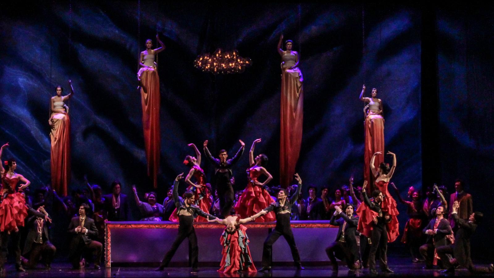 Linda Pisano's (MFA '96) award-winning design of La Traviata